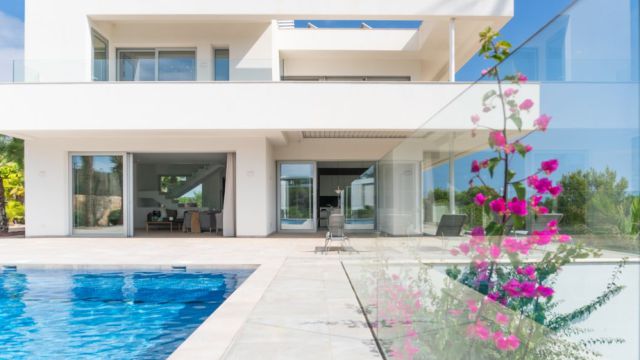 Проживание в роскоши на гольф-полях Лас-Колинас, Аликанте