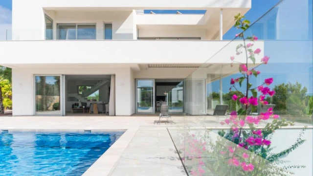 Проживание в роскоши на гольф-полях Лас-Колинас, Аликанте