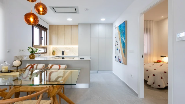 Villa mediterránea moderna con piscina privada y solárium