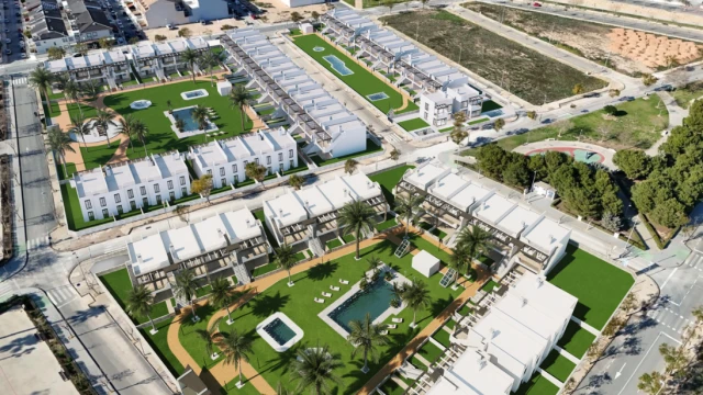 Новые бунгало в Пилар-де-ла-Орадада: близость к пляжу