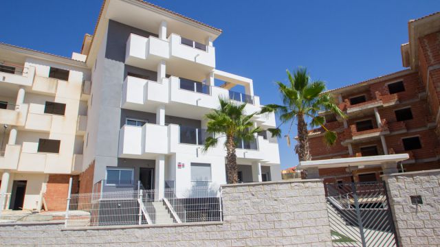 Роскошное жилье с бассейном и парком в Orihuela Costa: жизнь на Costa Blanca