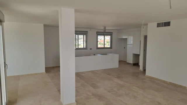 Роскошное жилье с бассейном и парком в Orihuela Costa: жизнь на Costa Blanca