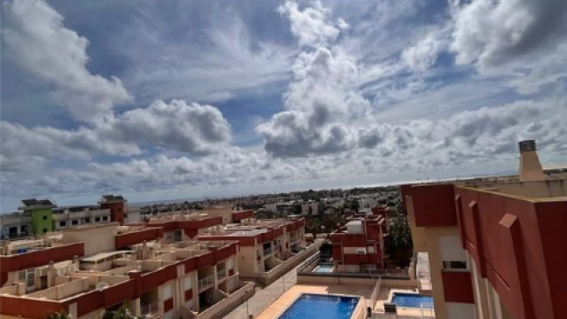 Уникальная возможность жить на побережье: новый жилой комплекс с современным дизайном и доступными ценами.