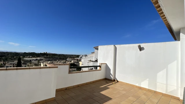 Элегантные апартаменты в Ломас-де-Кампоамор: уникальная возможность!