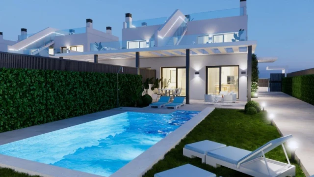 Открой для себя свою морскую виллу мечты на берегу Средиземного моря