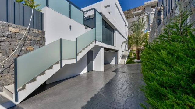 Эксклюзивные виллы с видом на море в Финестрате