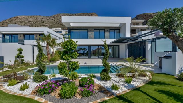 Эксклюзивные виллы с видом на море в Финестрате