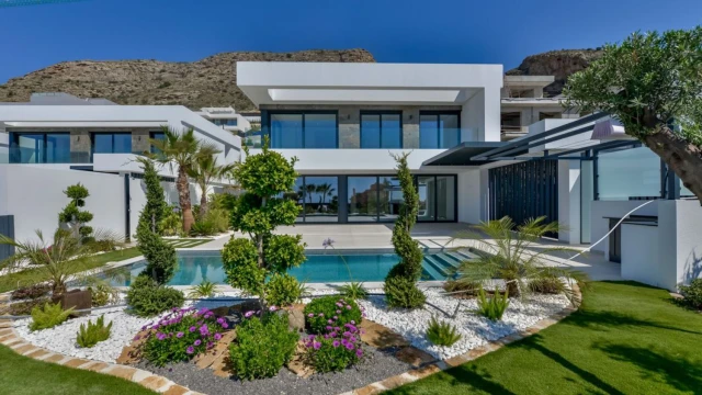 Эксклюзивные виллы с видом на море в Финестрате