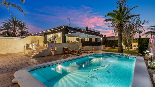 "Stunning Semi-Detached Villa with Private Pool near the Beach in Rocío del Mar"