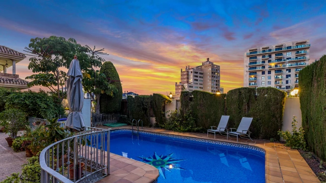 Эксклюзивная вилла с бассейном недалеко от моря в La Veleta, Торревьеха.