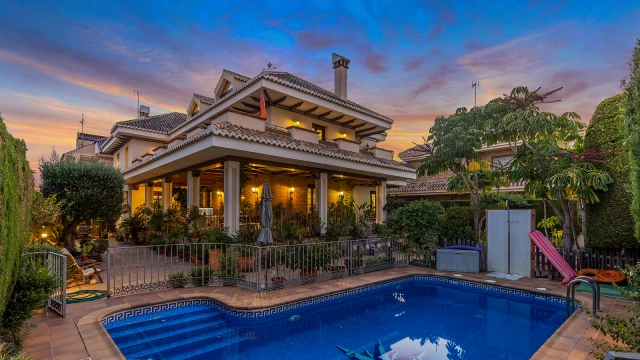 Эксклюзивная вилла с бассейном недалеко от моря в La Veleta, Торревьеха.