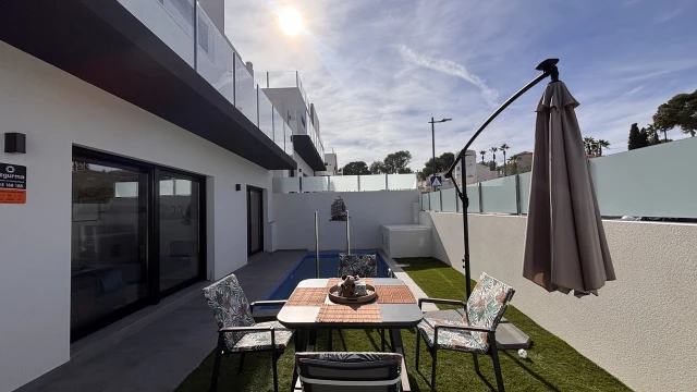 Прекрасная новая вилла с бассейном и садом в Вильямартине