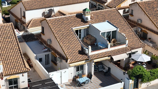 Прекрасная возможность приобрести солнечный бунгало на юге в самом сердце Ла-Зения, всего в нескольких минутах от Zenia Boulevard и всего в 1 500 м от…