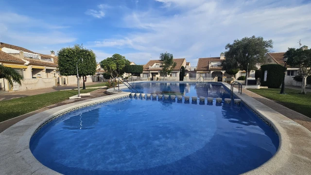 Прекрасная возможность приобрести солнечный бунгало на юге в самом сердце Ла-Зения, всего в нескольких минутах от Zenia Boulevard и всего в 1 500 м от…