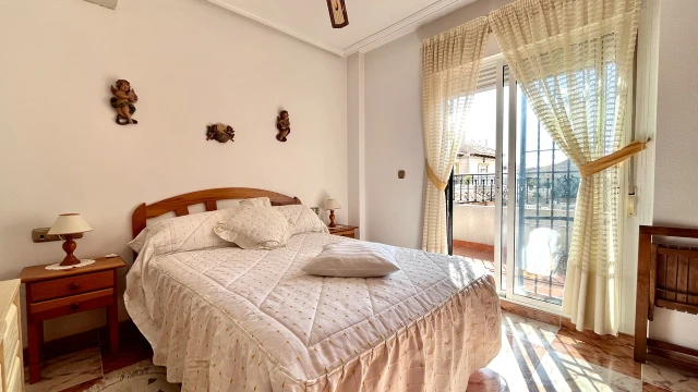 Идеальный дом в традиционном испанском стиле с 3 спальнями, 2 ванными комнатами в Сан-Хосе IV, Ла Зения