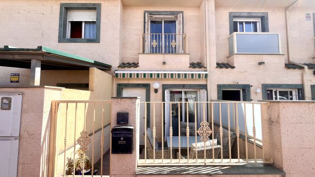 Прекрасный таунхаус на побережье в Ла Мате, с видом на море