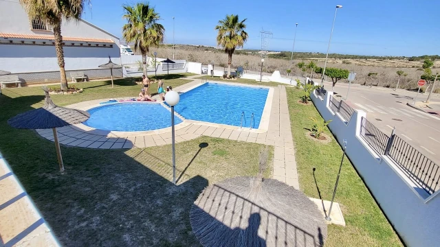 Строение с 3 спальнями, садом и бассейном в продаже