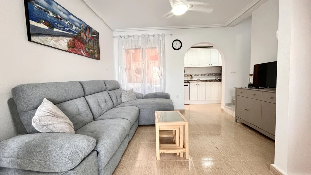 Просторный таунхаус с видом на юг в курортном поселке Sierra Golf. Готов к заселению.