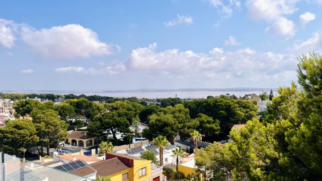 Впечатляющая вилла 6 спален с бассейном и видом на сольные озера