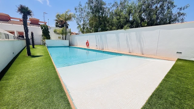 Просторная квартира с двумя спальнями и джакузи рядом с пляжем