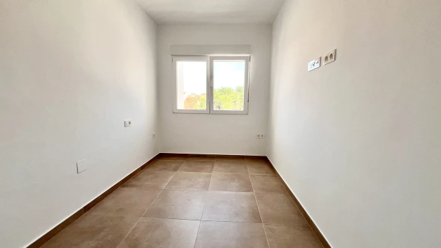 Просторный дом с современным дизайном и бассейном