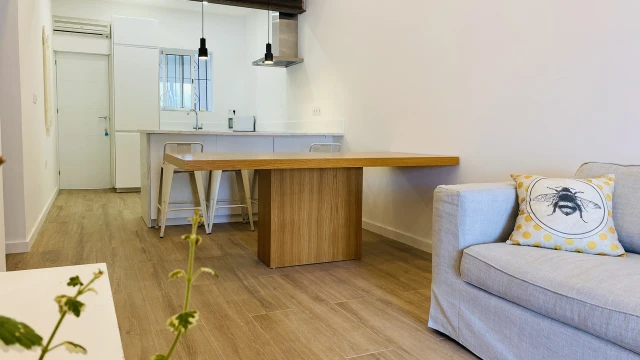 Привлекательный бунгало 2 спальни с ремонтом в приоритетном месте