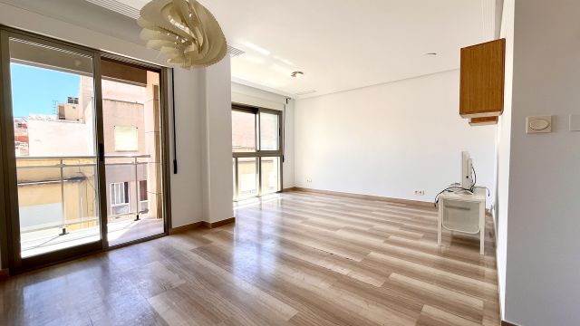 Просторная квартира в центре Санта-Полы с видом на юг