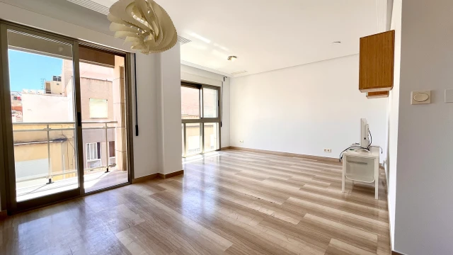 Просторная квартира в центре Санта-Полы с видом на юг