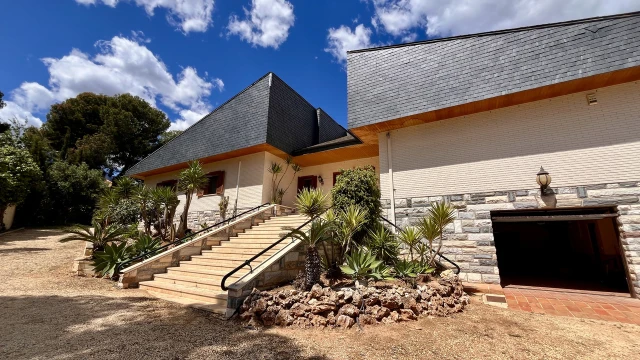 Luxurious Villa with Stunning Views and Private Pool