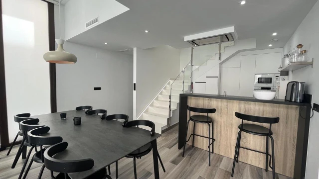 Идеальная вилла с видом на розовые озера и море