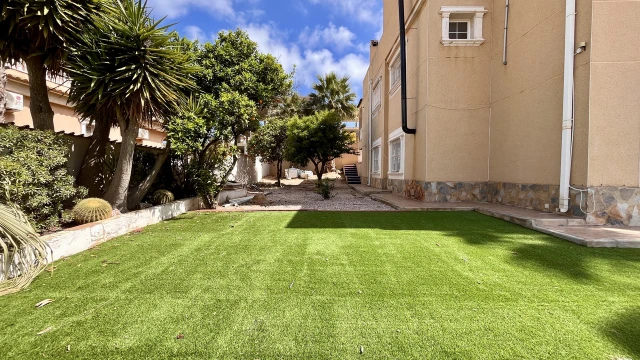 Роскошная вилла в Ла Зения: 5 спален, бассейн, сады