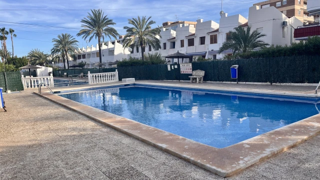 Квартира с 1 спальней с видом на море и озера в Торревьехе