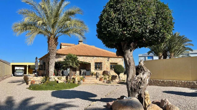 Роскошная вилла 3 спальни, 3 ванные в Фортуне: идеальное сочетание комфорта и элегантности.