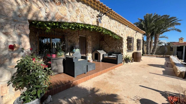 Роскошная вилла 3 спальни, 3 ванные в Фортуне: идеальное сочетание комфорта и элегантности.