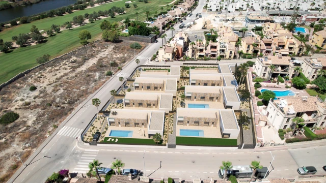 Villas de diseño con piscina privada en La Finca Golf, confort y estilo en la Costa Blanca