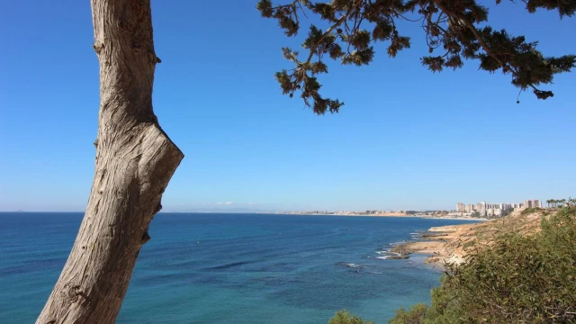 Роскошная вилла на первой линии в Кабо Роиг с бассейном и видом на Средиземное море