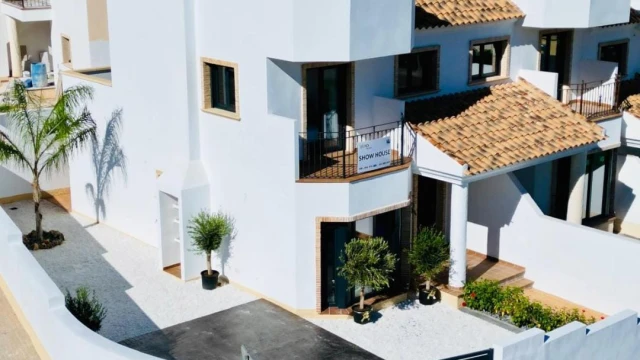 Новые таунхаусы и бунгало в Коксе: комфорт и средиземноморское спокойствие