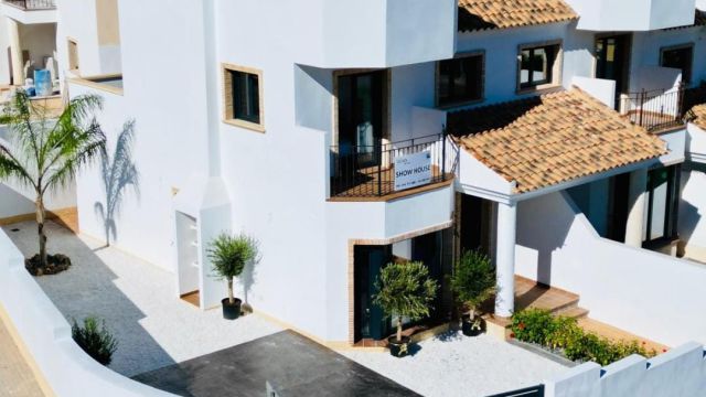 Новые таунхаусы и бунгало в Коксе, Аликанте: комфорт и средиземноморский покой