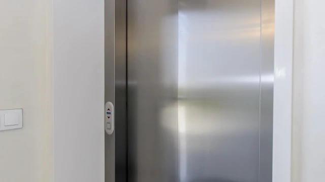 Современная новая вилла с бассейном в престижной Деэса-де-Кампоамор