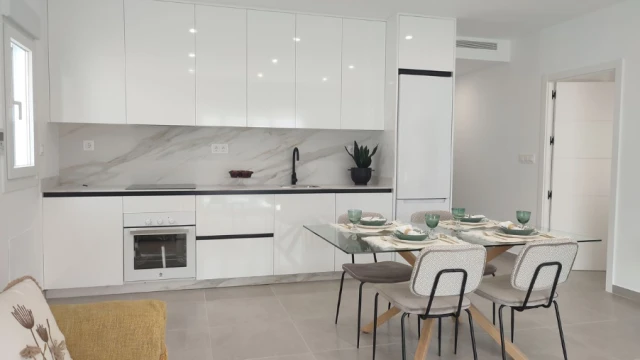 Современные виллы с бассейном, солярием и парковкой рядом с гольф-полями