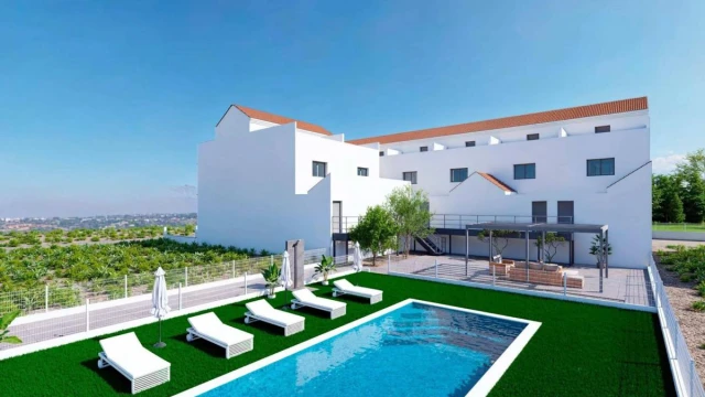 Современные таунхаусы в закрытом комплексе с бассейном и просторным гаражом