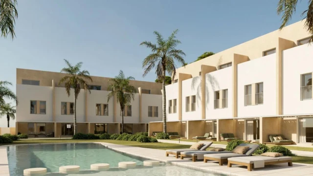 Современные таунхаусы у моря в Дении с садом, террасами и бассейном