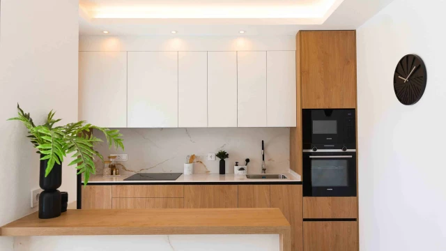 Современные апартаменты в Рохалесе с садом или солярием и бассейном