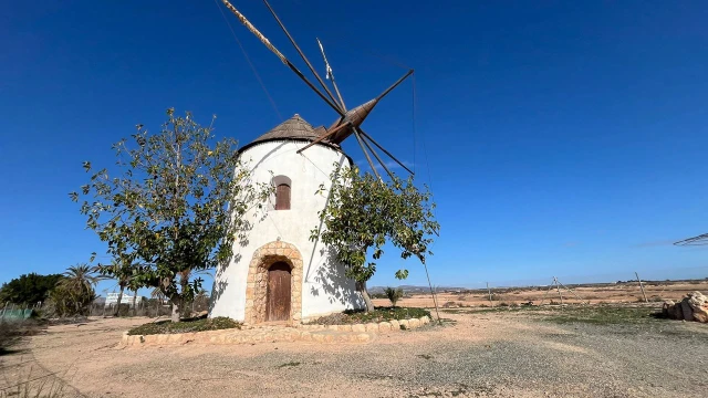 Уникальный загородный дом с гостевым аннексом и бассейном рядом с курортом гольфа