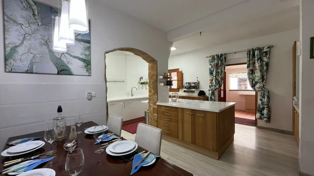 Уникальный загородный дом с гостевым аннексом и бассейном рядом с курортом гольфа