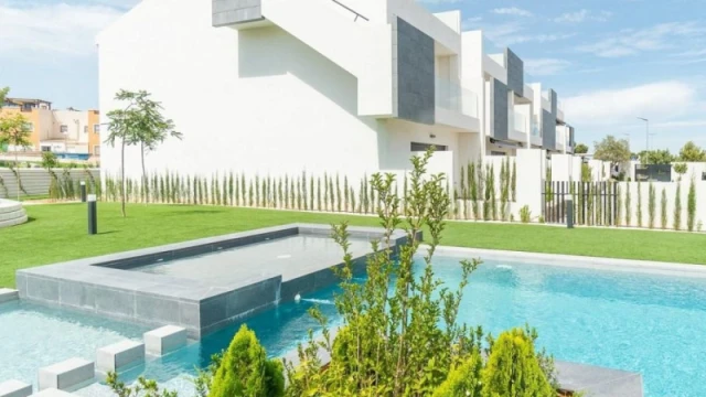 Современные апартаменты в комплексе Balcón de la Laguna в Торревьехе