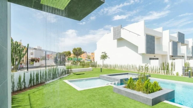 Современные апартаменты в комплексе Balcón de la Laguna в Торревьехе