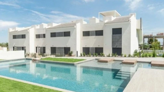 Современные апартаменты в комплексе Balcón de la Laguna в Торревьехе