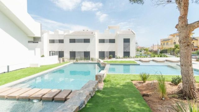 Современные апартаменты в комплексе Balcón de la Laguna в Торревьехе