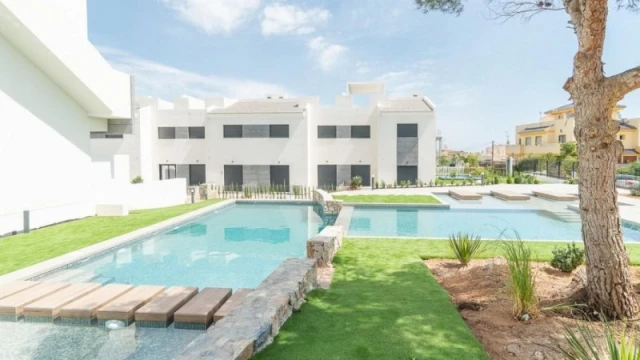 Современные апартаменты в комплексе Balcón de la Laguna в Торревьехе